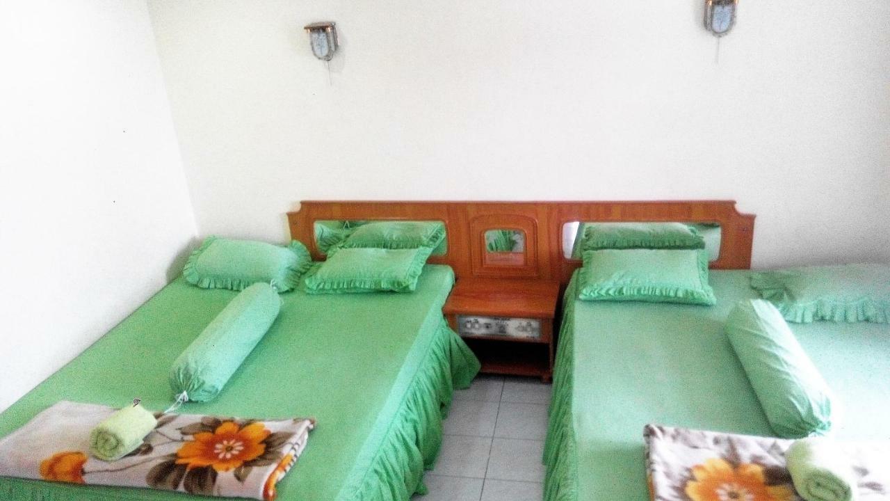 Melissa Palace Hotel And Karaoke Parapat Exterior foto